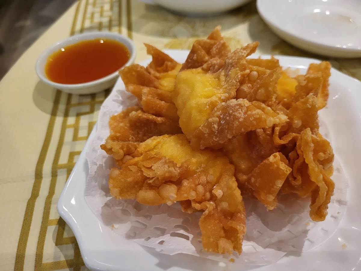 deep fried golden shrimp dumplings 黄金炸虾角